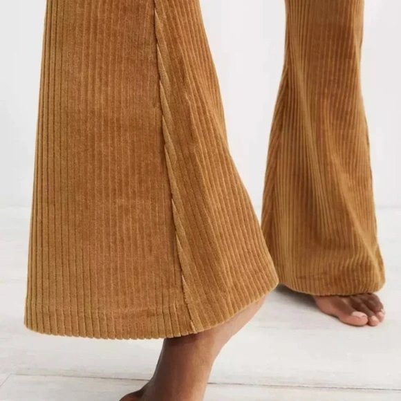 NWT Aerie Tan Corduroy Flare Groove On Pull on Pants - Picture 2 of 8